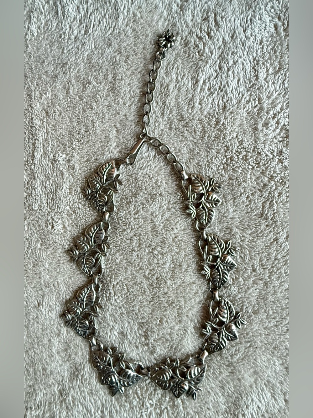 1990s Cast Choker-Style Necklace - Silver Tone